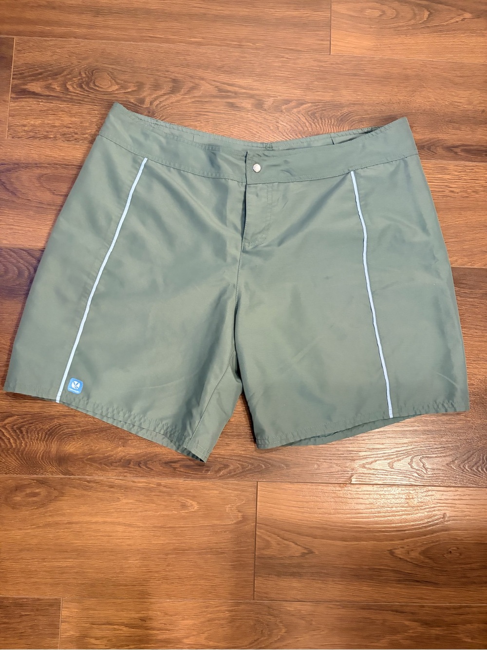 Carve Designs Board shorts Sage green, blue piping size XL snap / zip fly surf